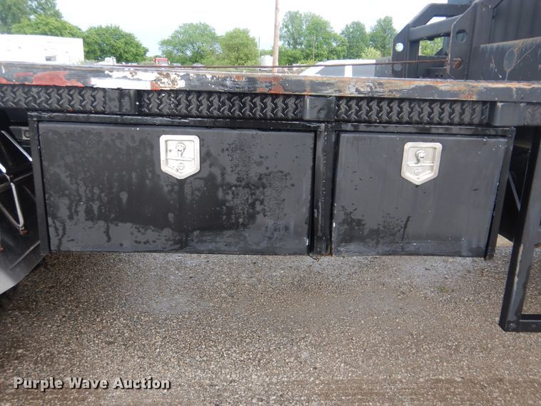 image for item GF9205 2008 Peterbilt 335  flatbed truck