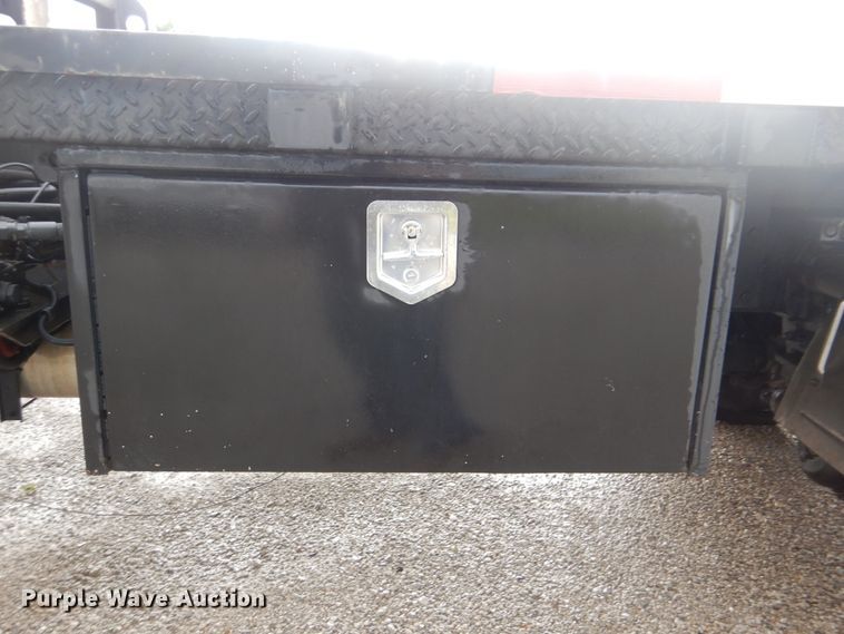 image for item GF9205 2008 Peterbilt 335  flatbed truck