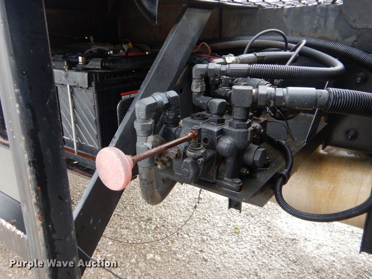 image for item GF9205 2008 Peterbilt 335  flatbed truck