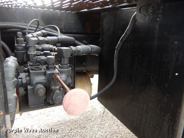 image for item GF9205 2008 Peterbilt 335  flatbed truck