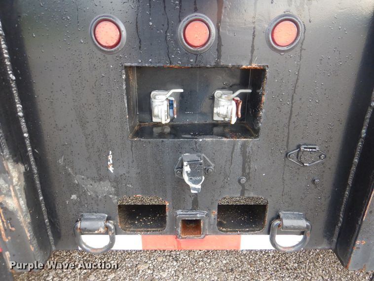 image for item GF9205 2008 Peterbilt 335  flatbed truck