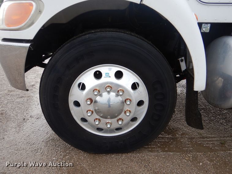 image for item GF9205 2008 Peterbilt 335  flatbed truck