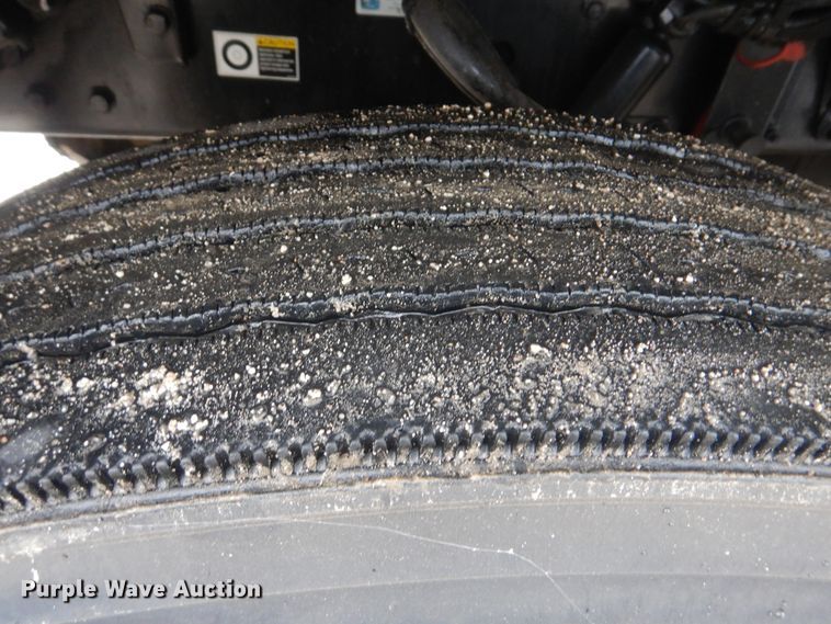 image for item GF9205 2008 Peterbilt 335  flatbed truck