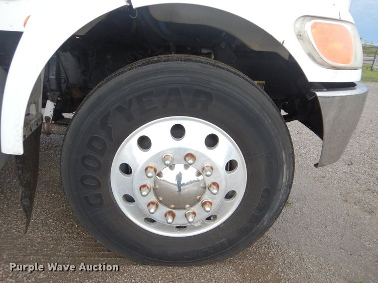 image for item GF9205 2008 Peterbilt 335  flatbed truck