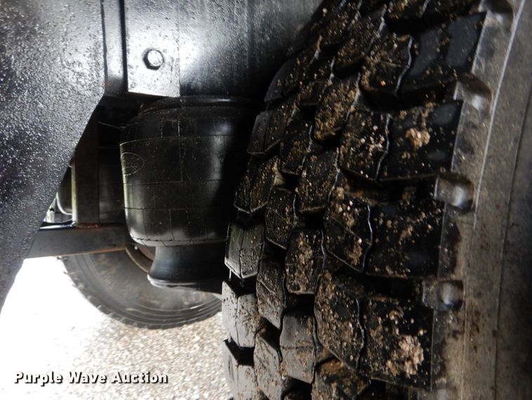 image for item GF9205 2008 Peterbilt 335  flatbed truck