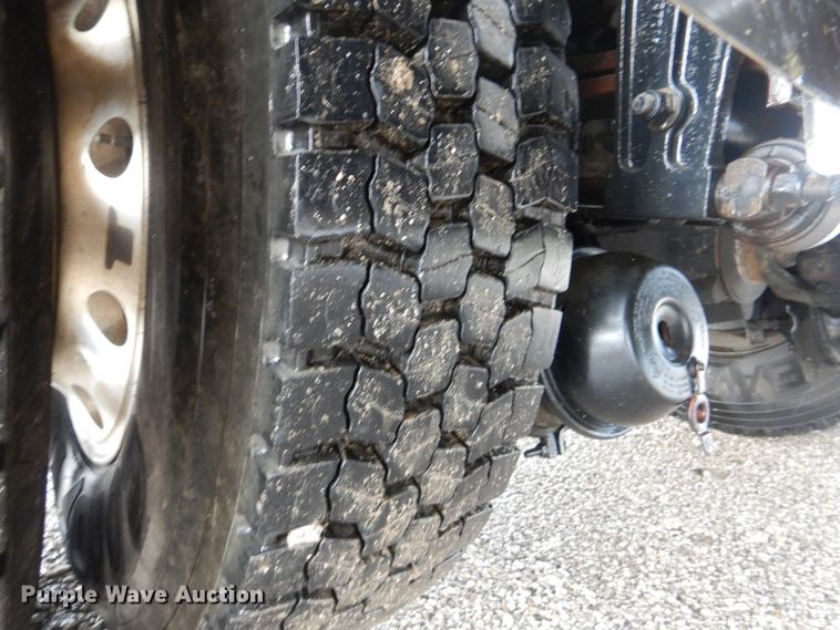 image for item GF9205 2008 Peterbilt 335  flatbed truck