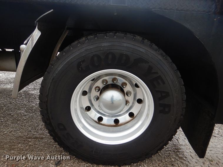 image for item GF9205 2008 Peterbilt 335  flatbed truck