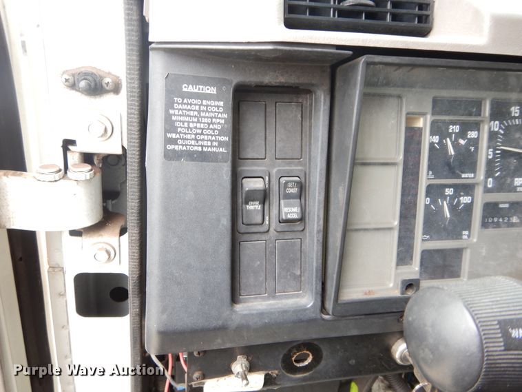 image for item GK9200 2001 International 4700 box truck