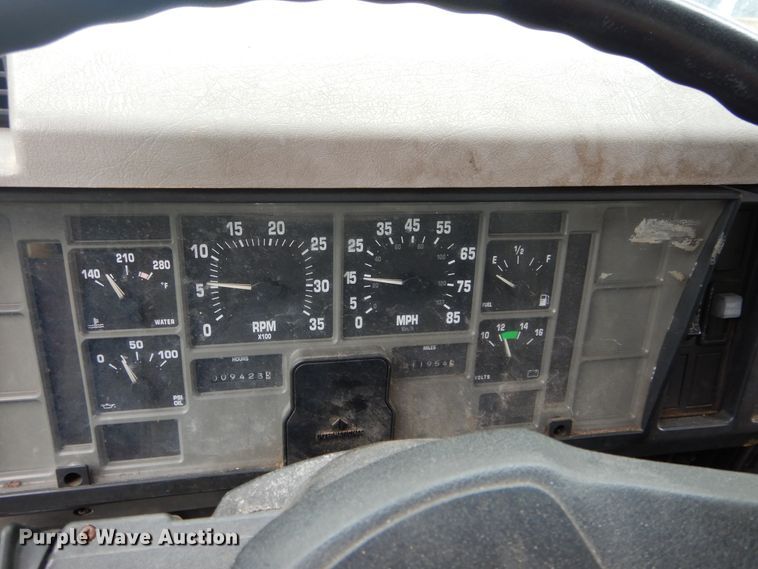 image for item GK9200 2001 International 4700 box truck