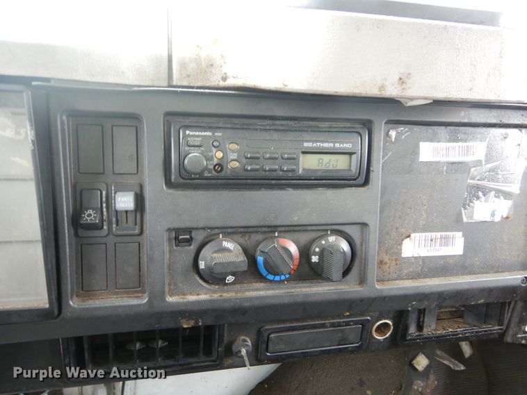 image for item GK9200 2001 International 4700 box truck