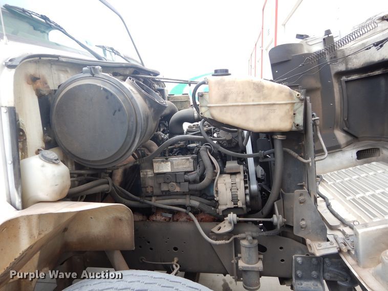 image for item GK9200 2001 International 4700 box truck