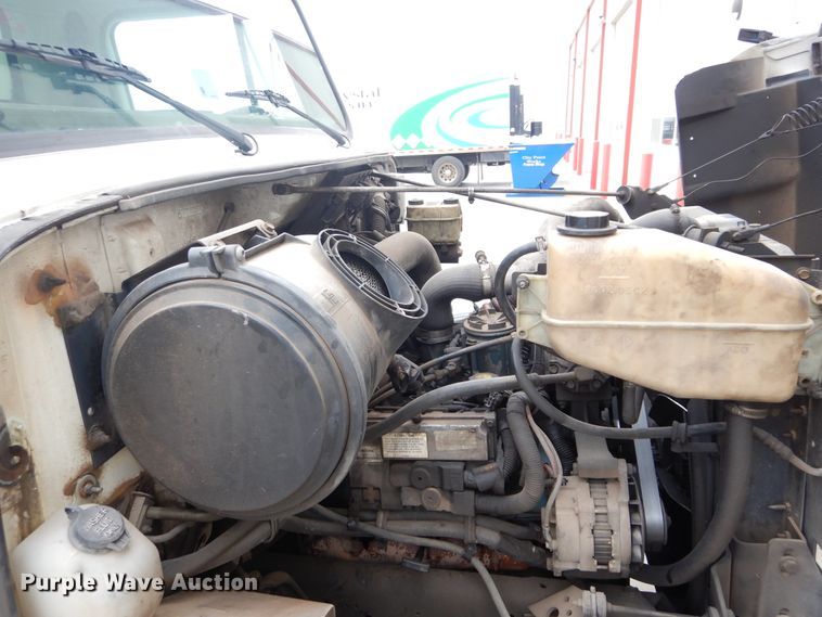 image for item GK9200 2001 International 4700 box truck