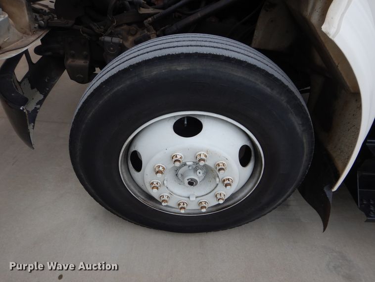 image for item GK9200 2001 International 4700 box truck