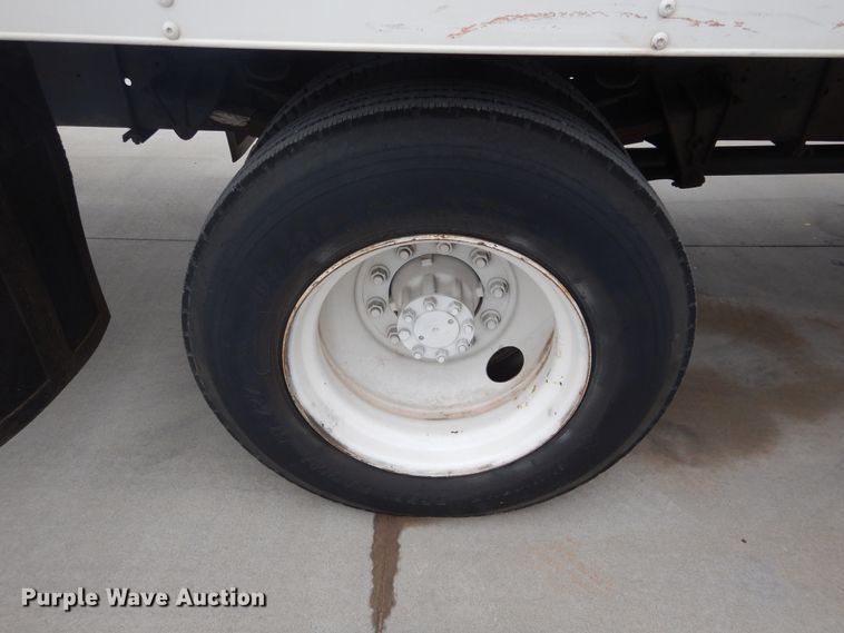 image for item GK9200 2001 International 4700 box truck
