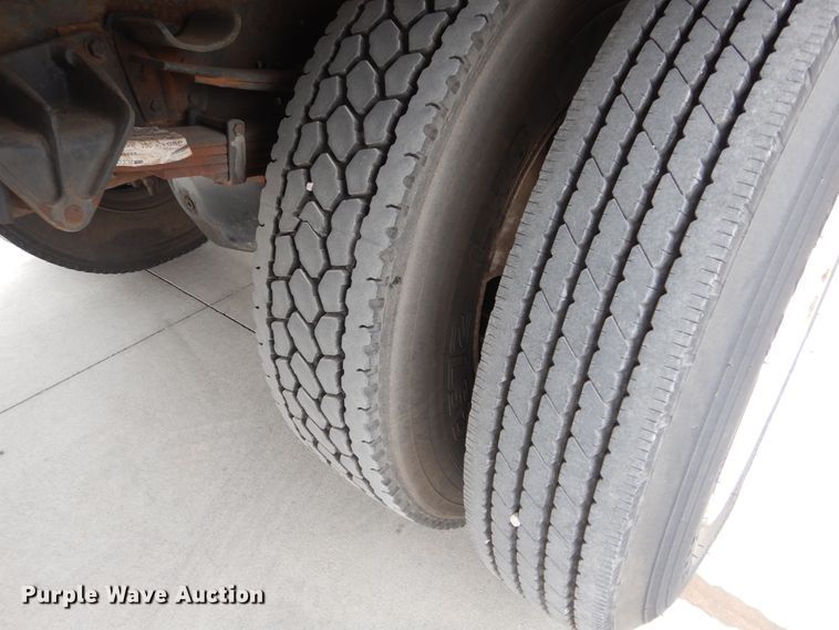 image for item GK9200 2001 International 4700 box truck