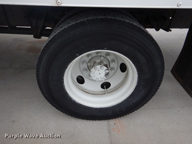 image for item GK9200 2001 International 4700 box truck