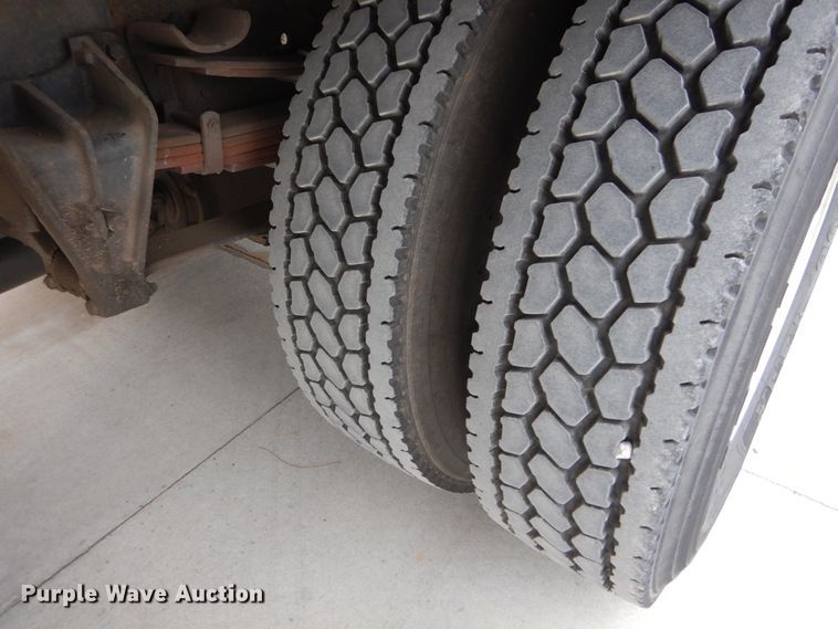 image for item GK9200 2001 International 4700 box truck