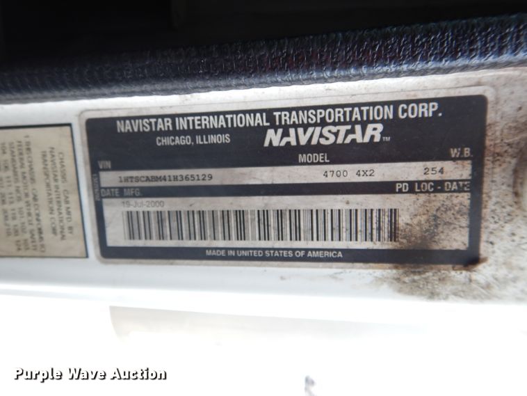 image for item GK9200 2001 International 4700 box truck