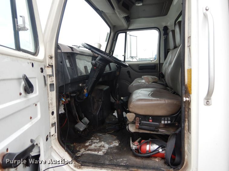 image for item GK9201 1998 International 4700 box truck