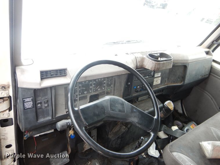 image for item GK9201 1998 International 4700 box truck