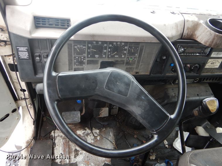 image for item GK9201 1998 International 4700 box truck