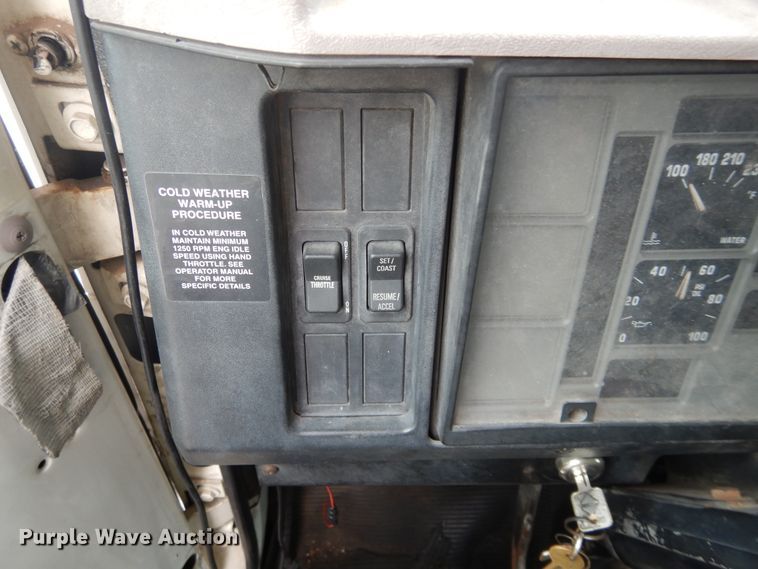 image for item GK9201 1998 International 4700 box truck