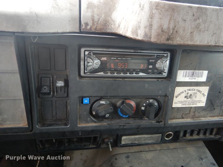 image for item GK9201 1998 International 4700 box truck