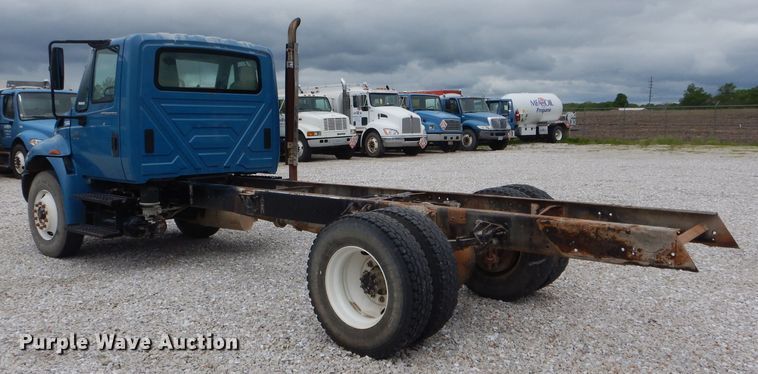 image for item GO9665 2003 International 4300  truck cab and chassis