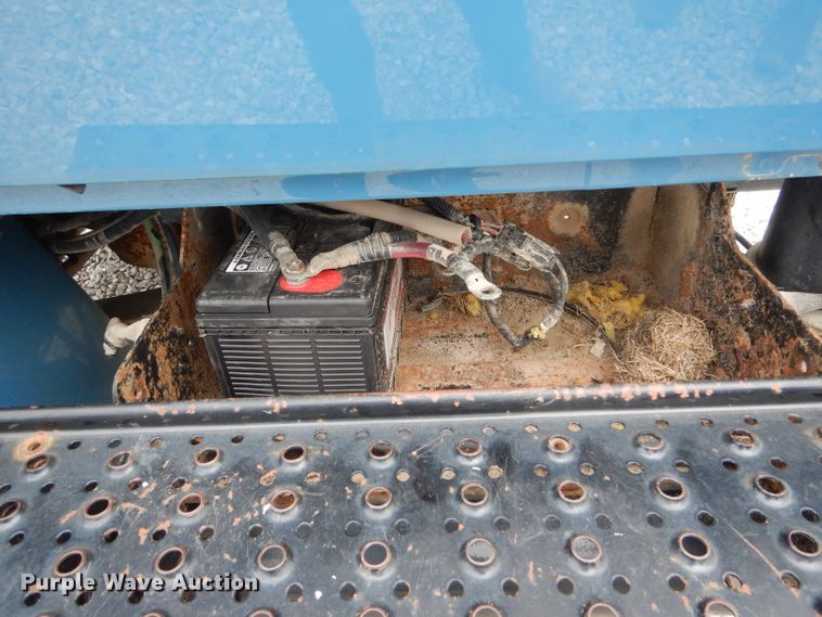 image for item GO9665 2003 International 4300  truck cab and chassis