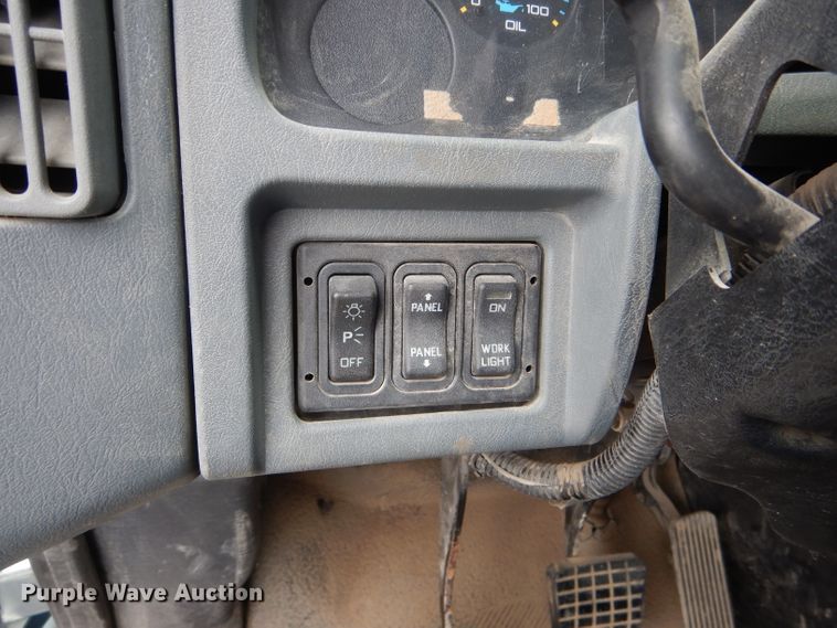 image for item GO9665 2003 International 4300  truck cab and chassis