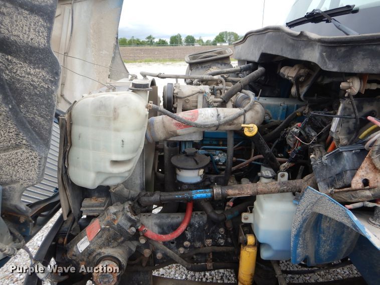 image for item GO9665 2003 International 4300  truck cab and chassis