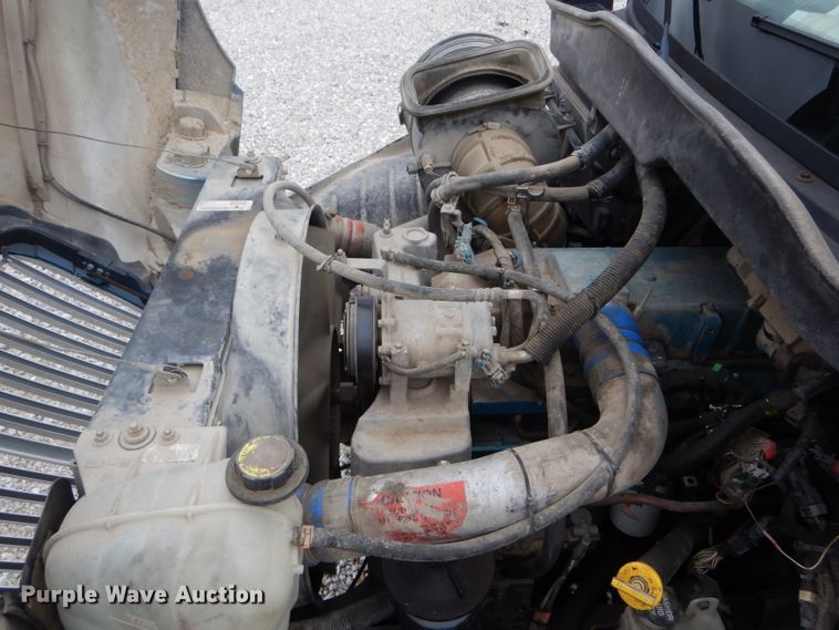 image for item GO9665 2003 International 4300  truck cab and chassis