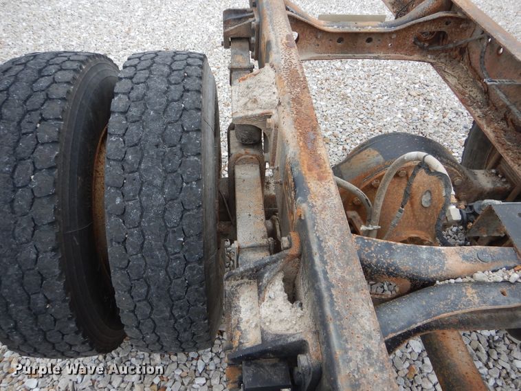 image for item GO9665 2003 International 4300  truck cab and chassis