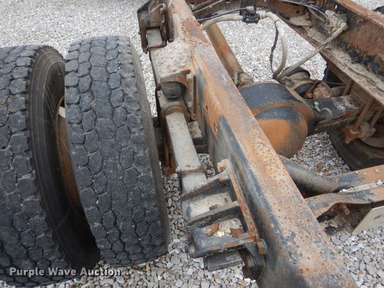 image for item GO9665 2003 International 4300  truck cab and chassis