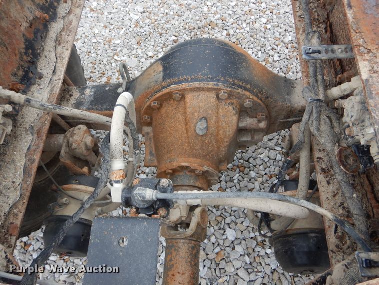 image for item GO9665 2003 International 4300  truck cab and chassis