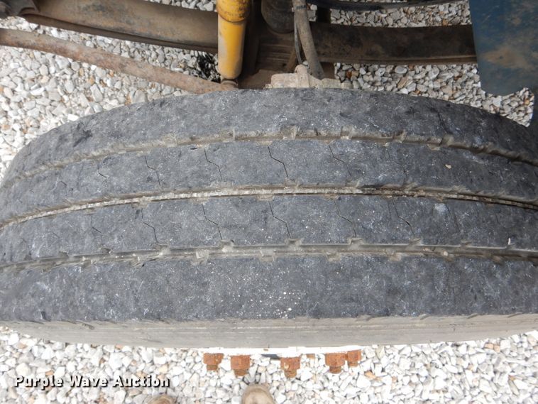 image for item GO9665 2003 International 4300  truck cab and chassis