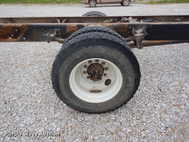 image for item GO9665 2003 International 4300  truck cab and chassis