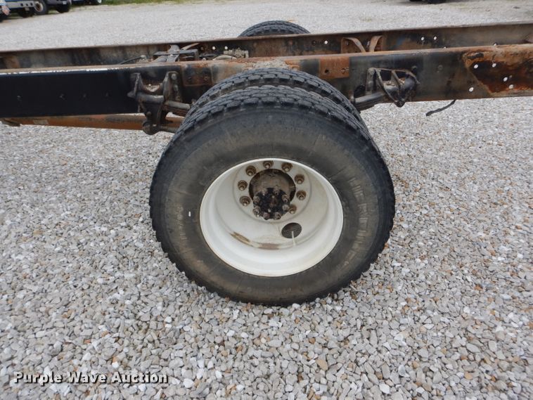 image for item GO9665 2003 International 4300  truck cab and chassis