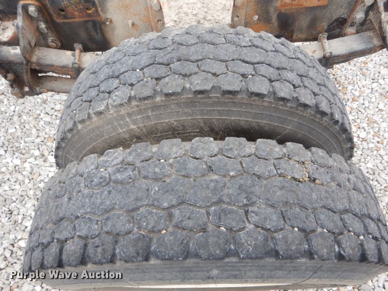 image for item GO9665 2003 International 4300  truck cab and chassis