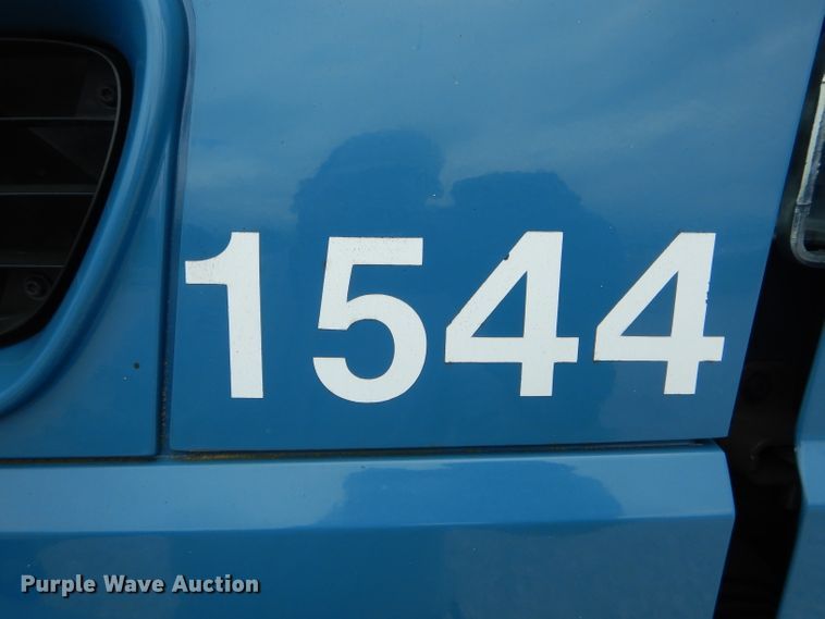 image for item GO9665 2003 International 4300  truck cab and chassis