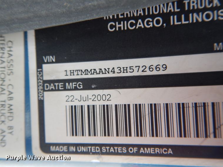 image for item GO9665 2003 International 4300  truck cab and chassis