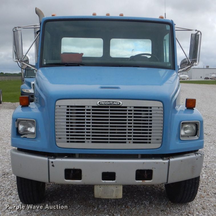 image for item GO9666 2003 Freightliner FL70  truck cab and chassis