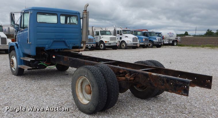 image for item GO9666 2003 Freightliner FL70  truck cab and chassis