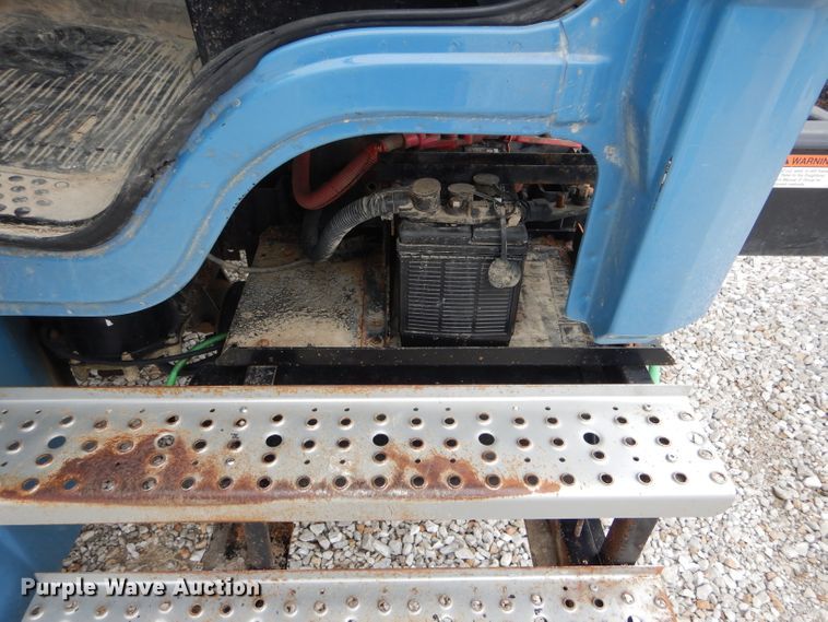 image for item GO9666 2003 Freightliner FL70  truck cab and chassis