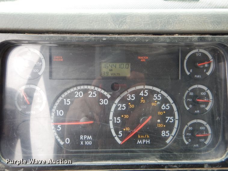 image for item GO9666 2003 Freightliner FL70  truck cab and chassis