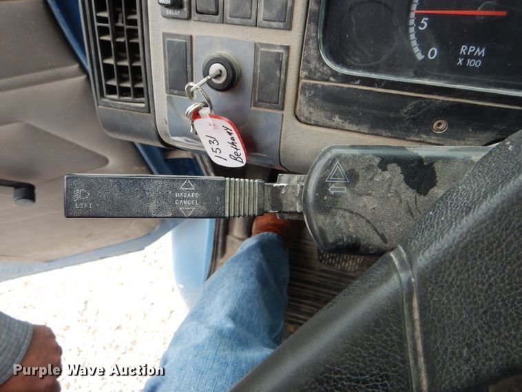 image for item GO9666 2003 Freightliner FL70  truck cab and chassis