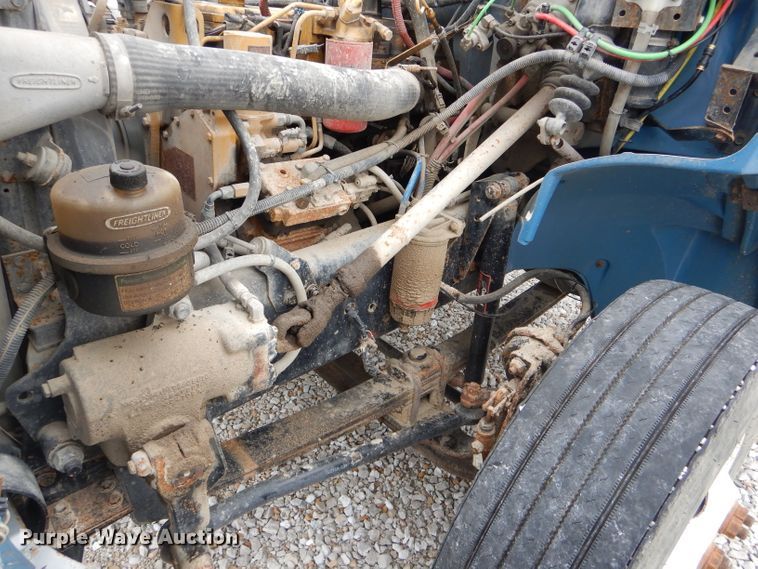 image for item GO9666 2003 Freightliner FL70  truck cab and chassis