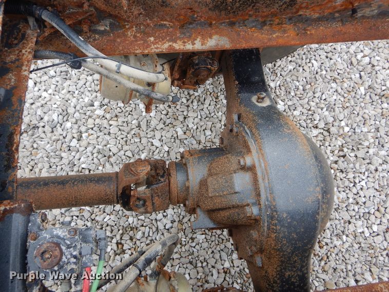 image for item GO9666 2003 Freightliner FL70  truck cab and chassis