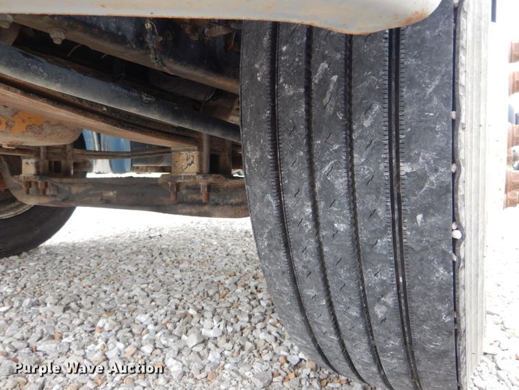 image for item GO9666 2003 Freightliner FL70  truck cab and chassis