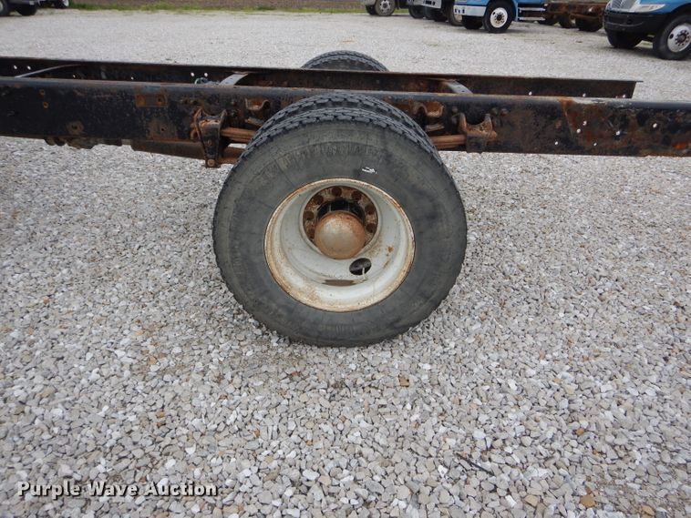 image for item GO9666 2003 Freightliner FL70  truck cab and chassis